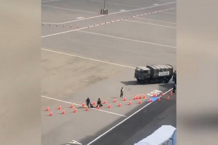 Karantinaya alınan gemideki 'testleri negatif &ccedil;ıkanlar' gemiyi terk ediyor