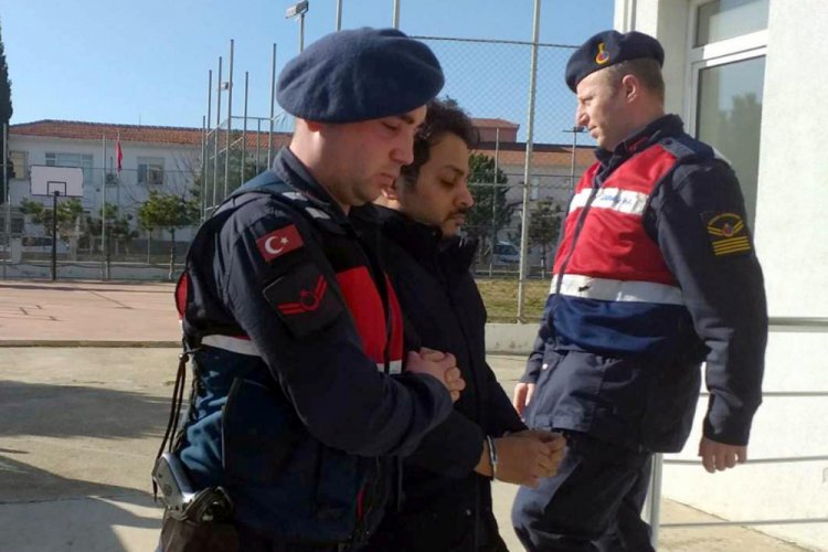 'Polis' olduklarını s&ouml;yleyerek gasp yapan İranlılar yakalandı