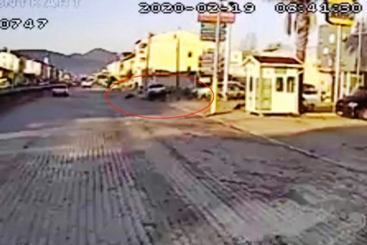 Emniyet kemeri takmayınca otomobilden fırladı