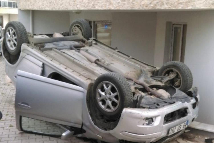 Otomobil 10 metreden beton zemine &ccedil;akıldı