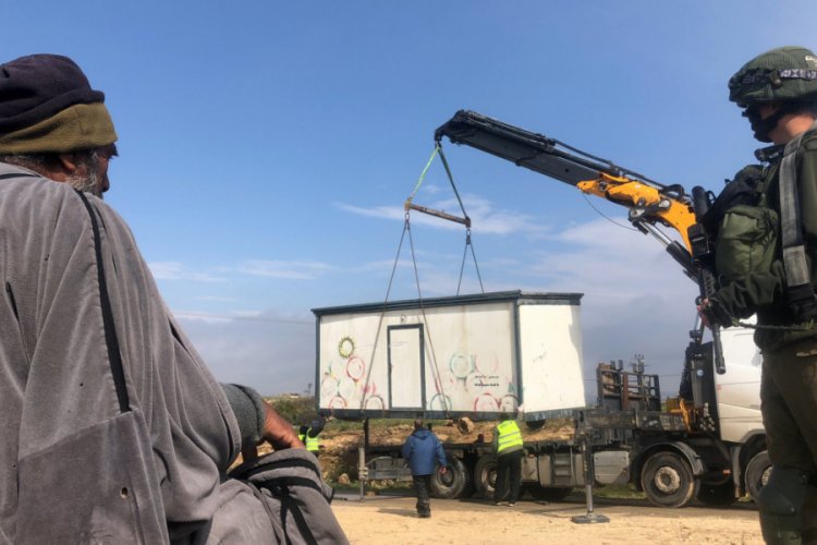 İsrail işgal g&uuml;&ccedil;leri, seyyar okula el koydu