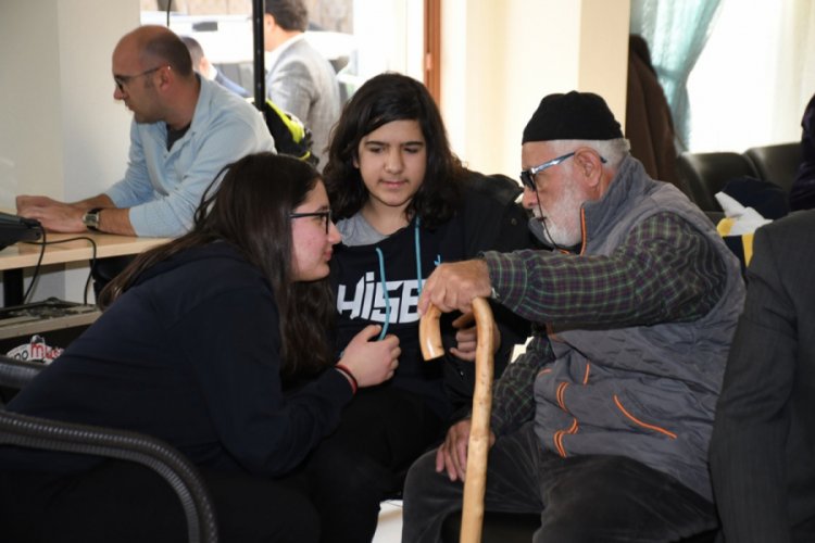 Bursa'da gen&ccedil;ler s&ouml;yledi, b&uuml;y&uuml;kler eğlendi