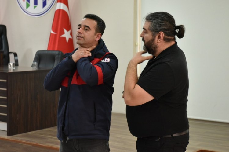 Bursa'da profes&ouml;rden belediye personeline ilk yardım eğitimi
