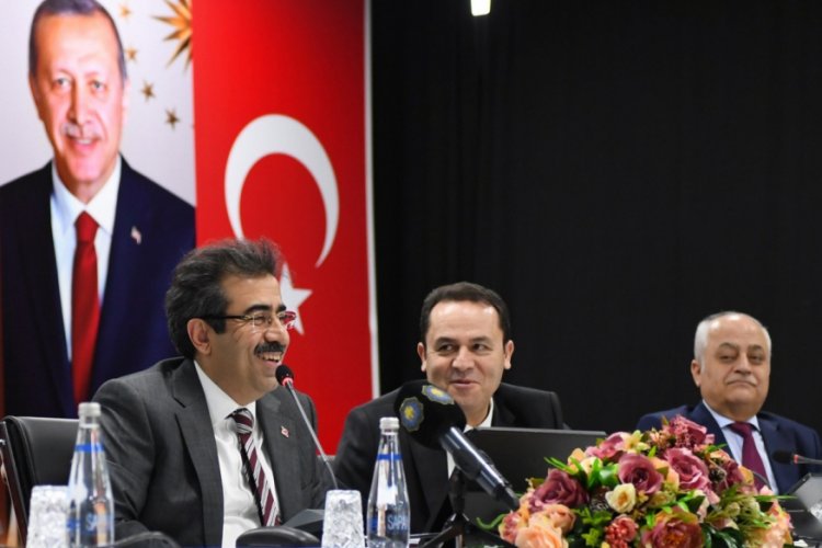 "2 bin 158 kilometre yola sıcak asfalt serilecek, bu bir rekordur"