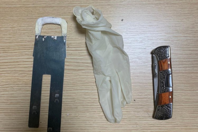 ATM'ye aparat yerleştiren 2 kişiyi yakalandı