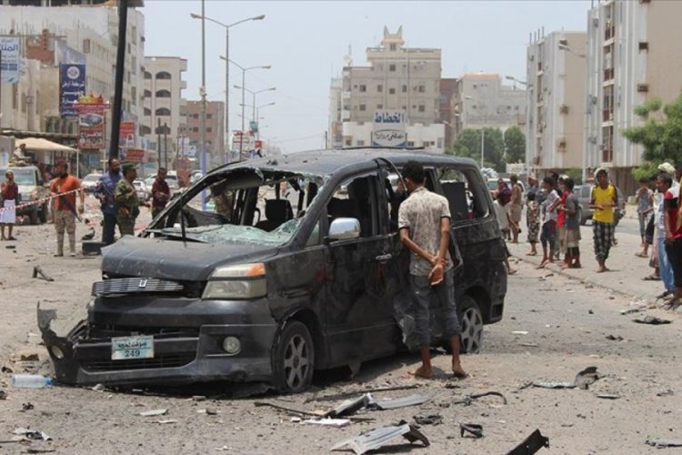 Yemen Savunma Bakanı'nın konvoyuna saldırı: 6 &ouml;l&uuml;