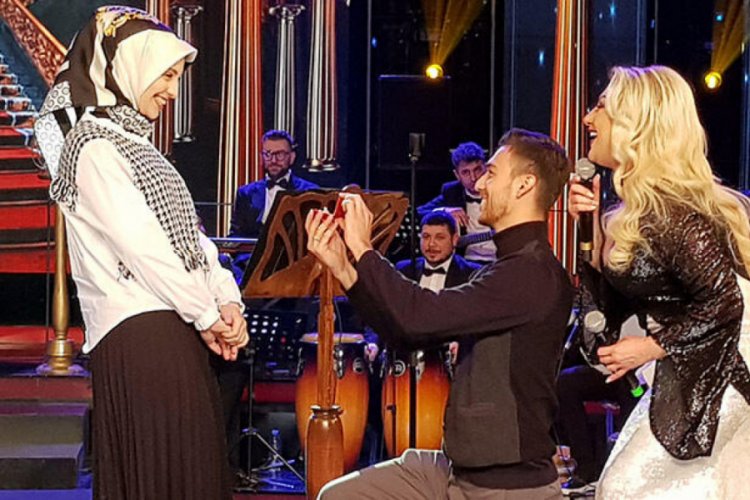 Canlı yayında evlilik teklifi