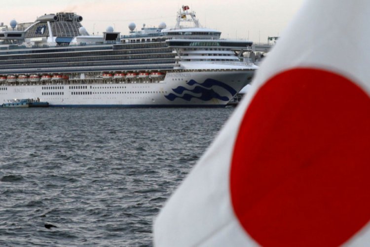 Japonya'da karantinaya alınan gemideki 2 kişi hayatını kaybetti