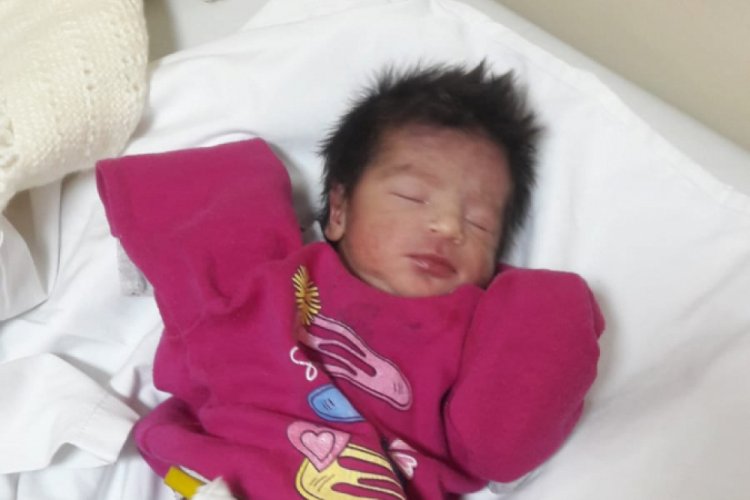 Çöp kamyonuna atılan çöplerin arasında bebek çıktı