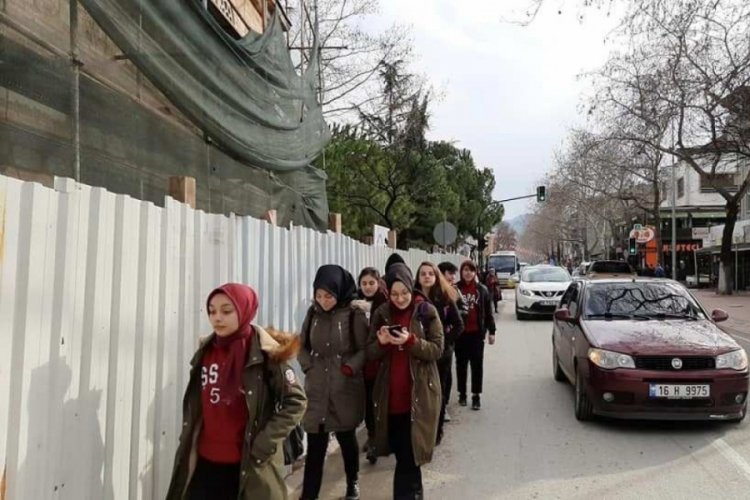 Bursa'da bitmeyen restorasyon öğrencilerin hayatını tehdit ediyor