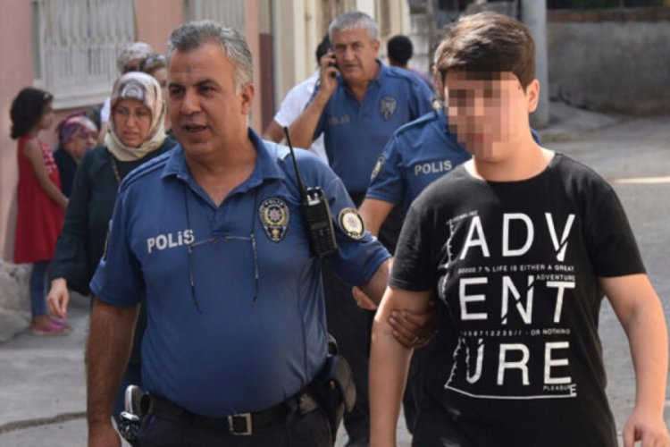 Tehdit eden babasını &ouml;ld&uuml;ren 16 yaşındaki &ccedil;ocuk tahliye edildi