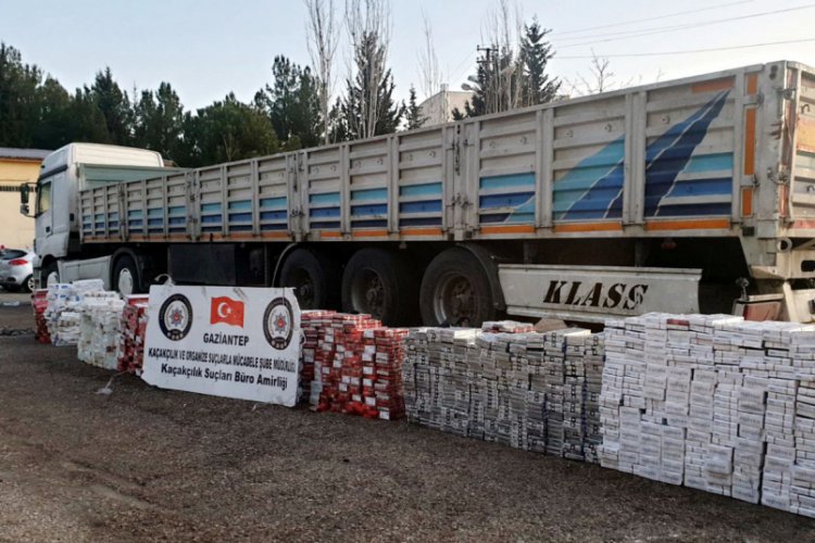 TIR'da 15 bin paket ka&ccedil;ak sigara ele ge&ccedil;irildi