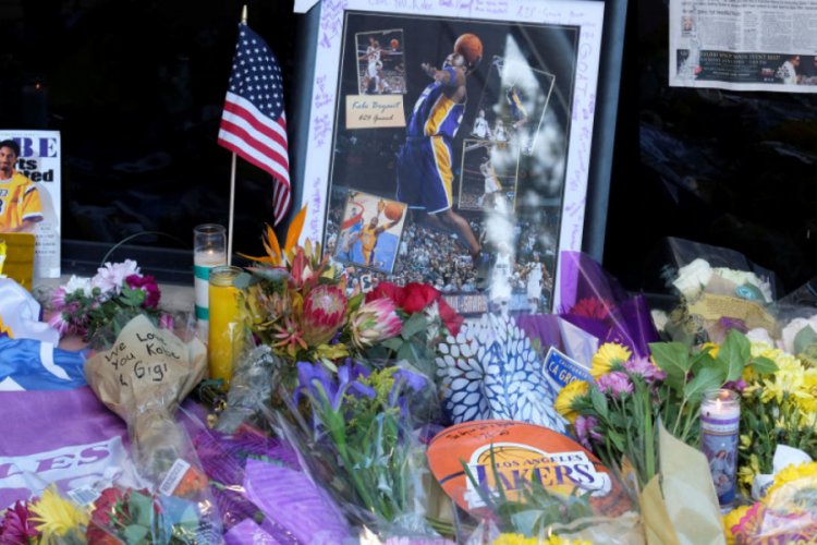 Kobe Bryant hayranları yanlış mezarı ziyaret etti