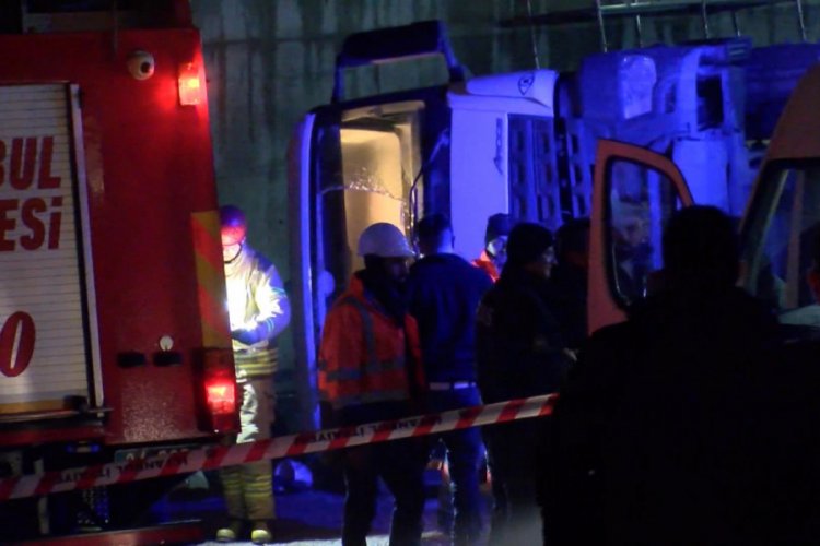 Beton mikseri yan yattı; sıkışan s&uuml;r&uuml;c&uuml; yaralandı