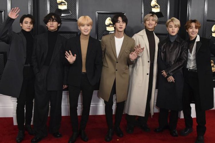 K-pop grubu BTS yeni alb&uuml;m&uuml;ne 4 milyon &ouml;n sipariş alarak rekor kırdı