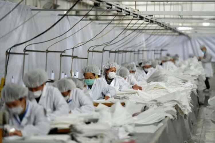 Koronavir&uuml;s yayılmaya devam ediyor: "Dışarı &ccedil;ıkmayın"
