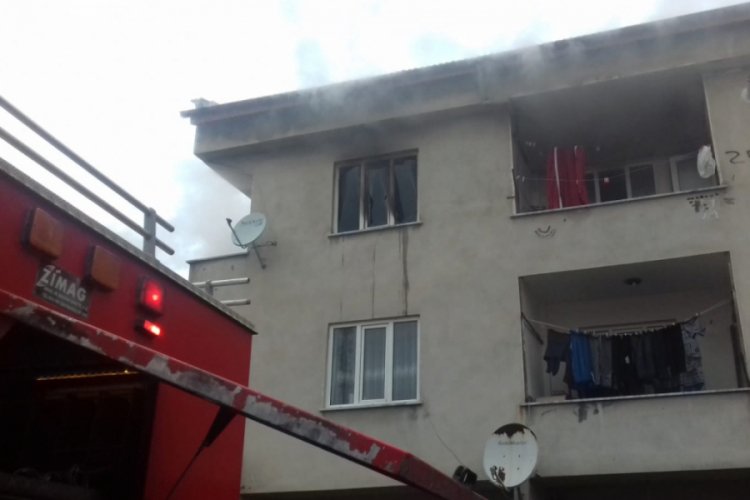 Bursa'da 3 katlı apartmanda yangın &ccedil;ıktı!