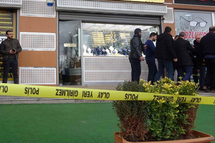 Gelin arabasıyla gelip kuyumcuyu soydular