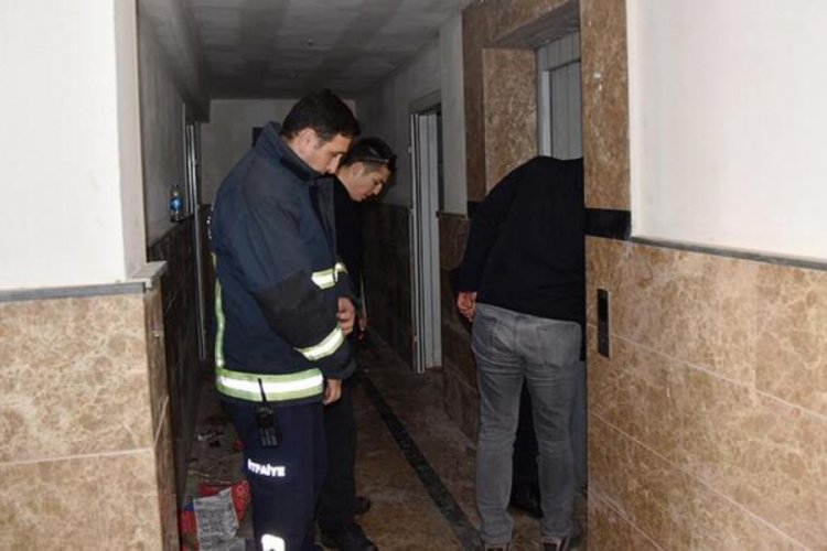 Asans&ouml;r boşluğunda erkek cesedi bulundu
