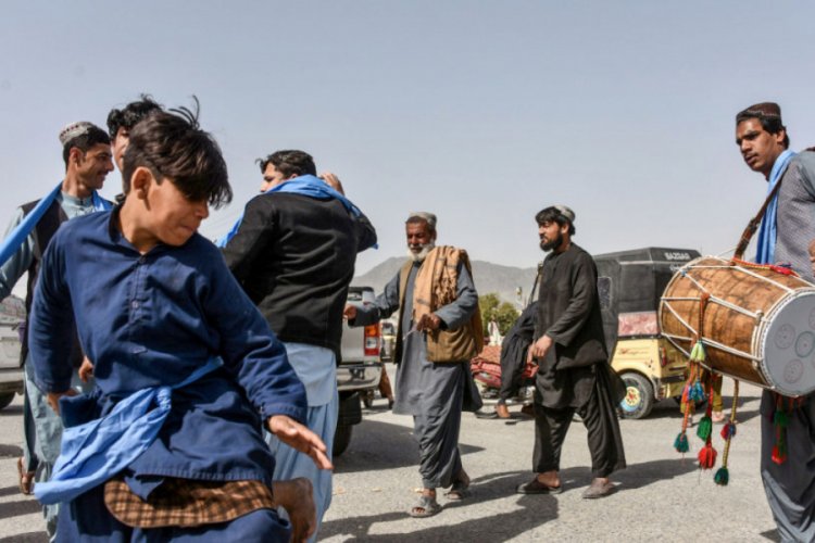Afganistan'da 'ge&ccedil;ici ateşkes' coşkusu