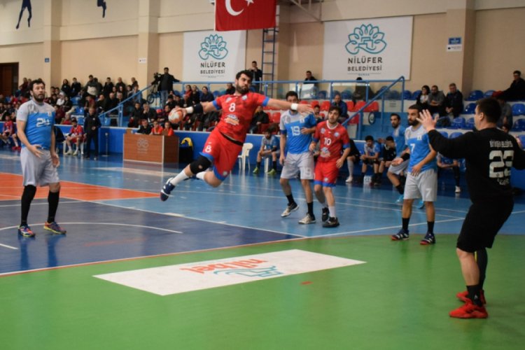 Bursalı hentbolcuların galibiyet sevinci