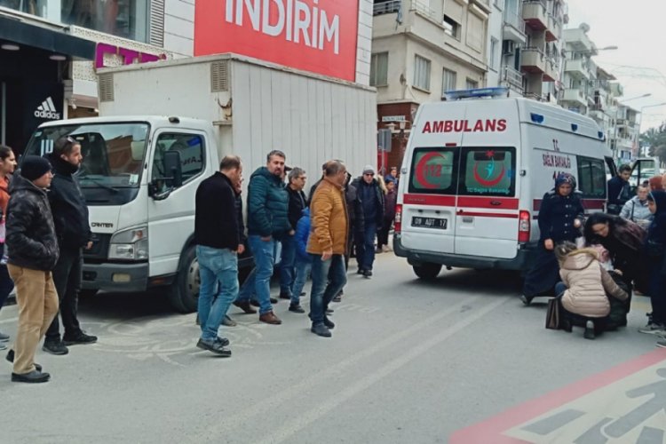 8 yaşındaki &ccedil;ocuğa yaya ge&ccedil;idinde otomobil &ccedil;arptı