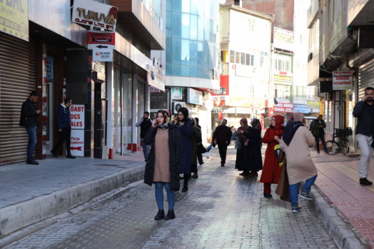 İran'da 5.9 b&uuml;y&uuml;kl&uuml;ğ&uuml;nde deprem! Van'da can kayıpları var