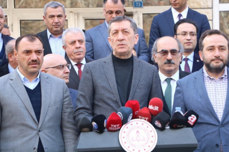 "Van'da il&ccedil;elerimizde birka&ccedil; k&ouml;y okulunda ufak &ccedil;aplı hasar meydana geldi"