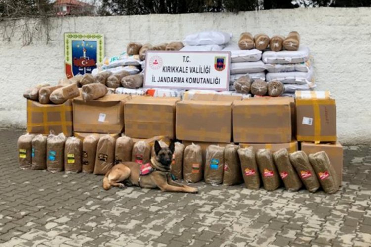Kargo kamyonunda 3 ton ka&ccedil;ak t&uuml;t&uuml;n ele ge&ccedil;irildi