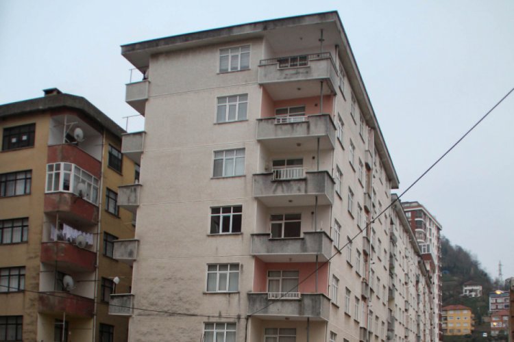 Rize'nin 'Pisa kuleleri' korkutuyor