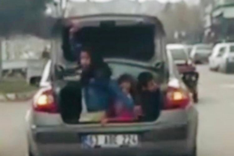 &Ccedil;ocukların otomobil bagajında tehlikeli yolculuğu