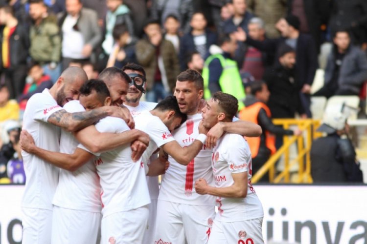 Antalyaspor'dan ikinci yarıda b&uuml;y&uuml;k &ccedil;ıkış
