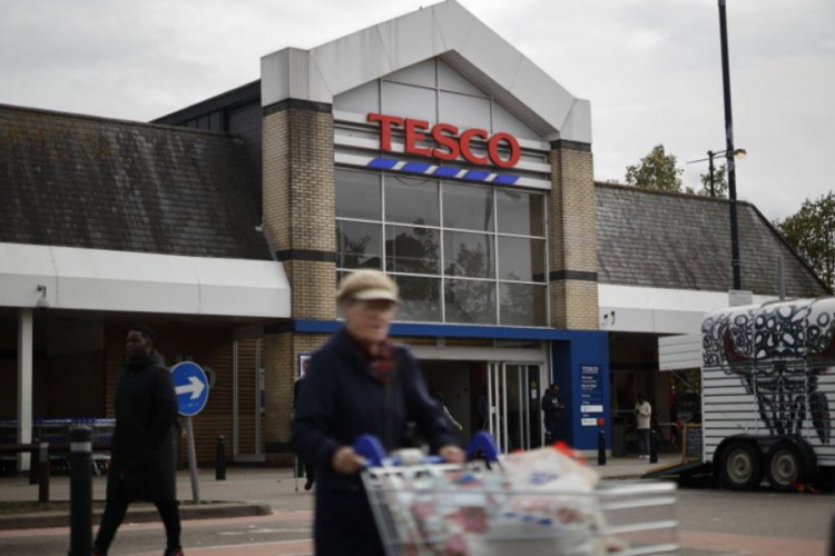 Tesco, ten rengine uygun yara bandını satışa &ccedil;ıkardı