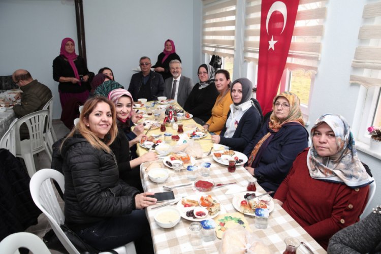 Bursa Nil&uuml;fer Belediye Başkanı Erdem, kadınların dayanışmasına ortak oldu