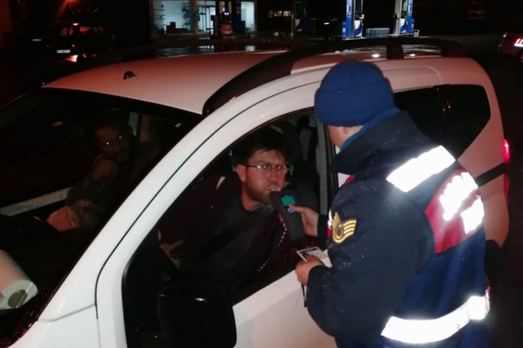 Alkoll&uuml; ara&ccedil; kullanan 105 s&uuml;r&uuml;c&uuml;ye 102 bin lira ceza kesildi