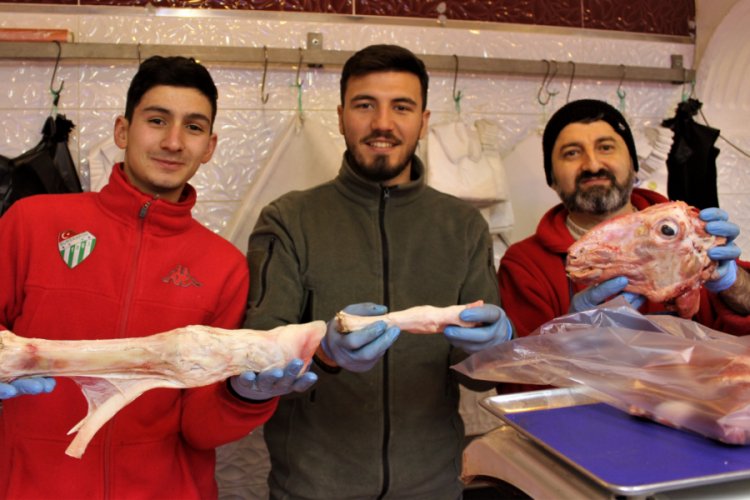 Canan Karatay g&uuml;ndeme taşıdı, Bursa'da vatandaş sakatat&ccedil;ılara akın etti