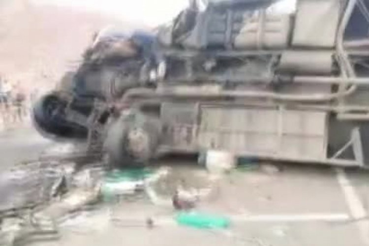 Peru'da iki otob&uuml;s &ccedil;arpıştı: 12 &ouml;l&uuml;