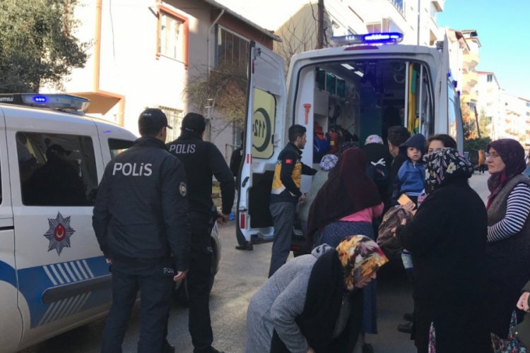 &Ccedil;atıdan d&uuml;şen yaşlı adam hayatını kaybetti