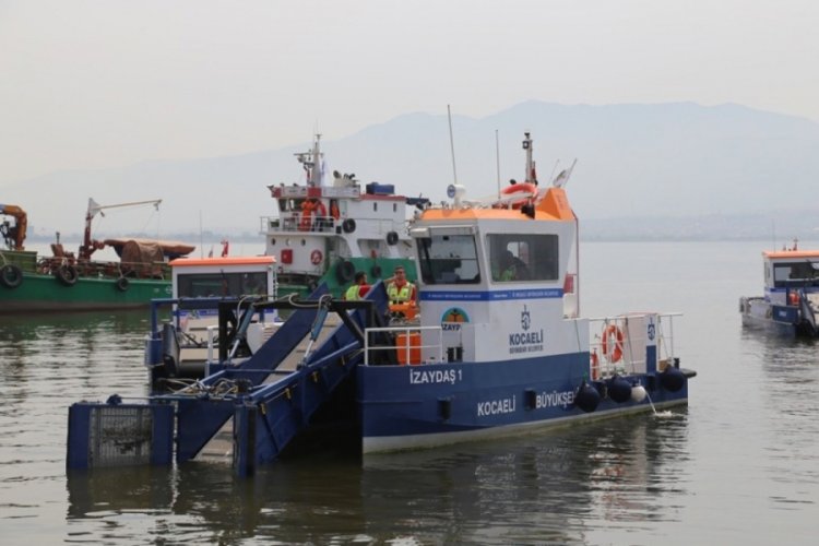İzmit K&ouml;rfezi'nden 380 ton &ccedil;&ouml;p toplandı
