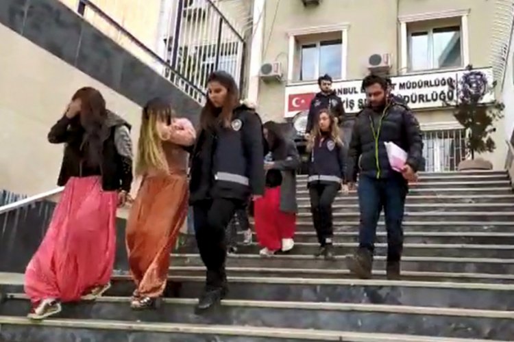 4 kişilik kadın hırsızlık &ccedil;etesi yakalandı