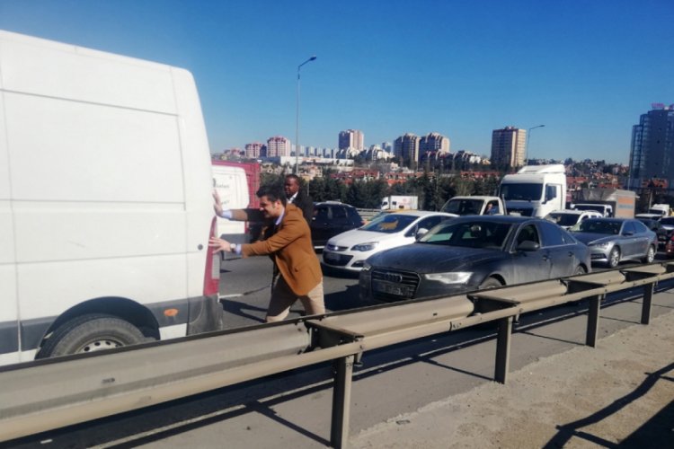 TEM'de "kazaya bakma" kazası