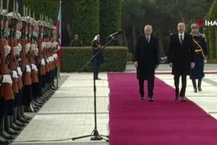 Cumhurbaşkanı Erdoğan Azerbaycan'da resmi t&ouml;renle karşılandı