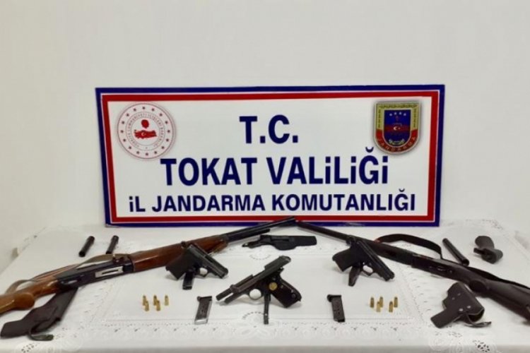 Silah ka&ccedil;ak&ccedil;ılığı yapan 3 kişi yakalandı