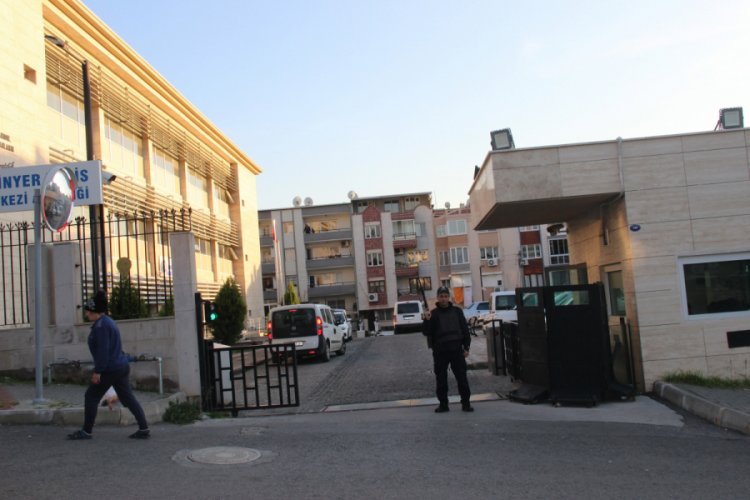 Kayıp kızların aileleri İzmir'e bekleniyor