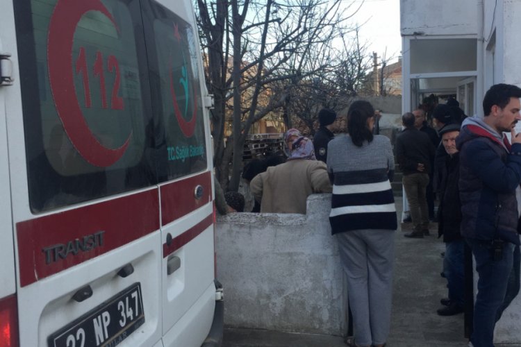 Eşini banyoda silahla vurulmuş halde buldu