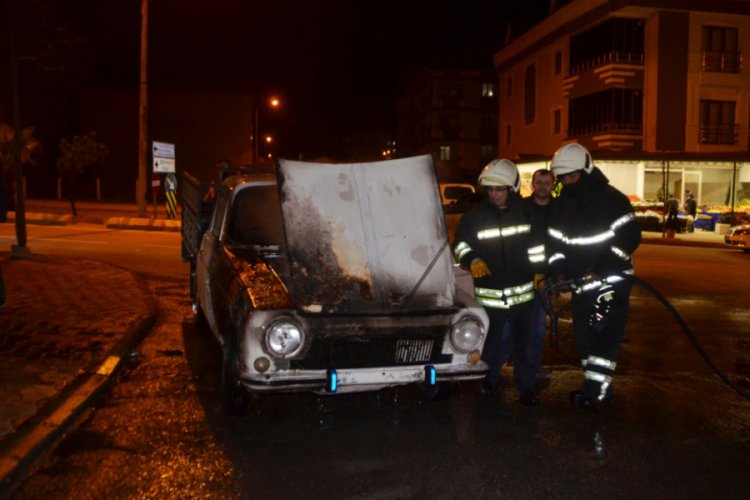 Samsun'da seyir halindeki kamyonet alev aldı