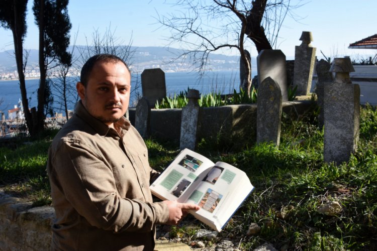 Gelibolu'da mezarlar ve kitabelerin kitabı yazıldı