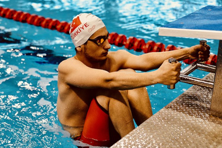 Şampiyon triatloncu Uğurcan &Ouml;zer'e olimpiyat &ouml;ncesi b&uuml;y&uuml;k destek