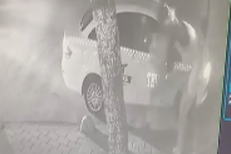 Kadına saldıran kişi feci şekilde d&ouml;v&uuml;ld&uuml;