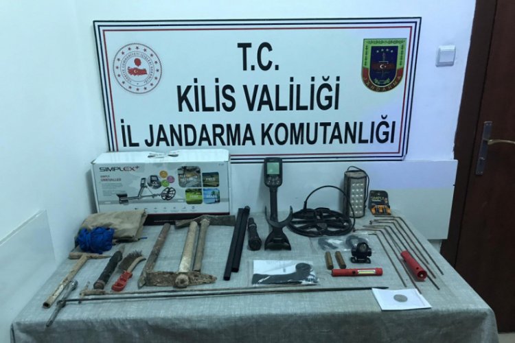 Ka&ccedil;ak kazı yapan defineciler, su&ccedil;&uuml;st&uuml; yakalandı